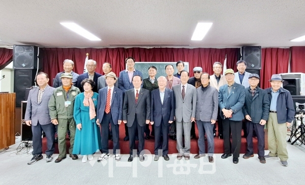 강의에 참여한 신한국 운동 회원   사진 방종현 기자